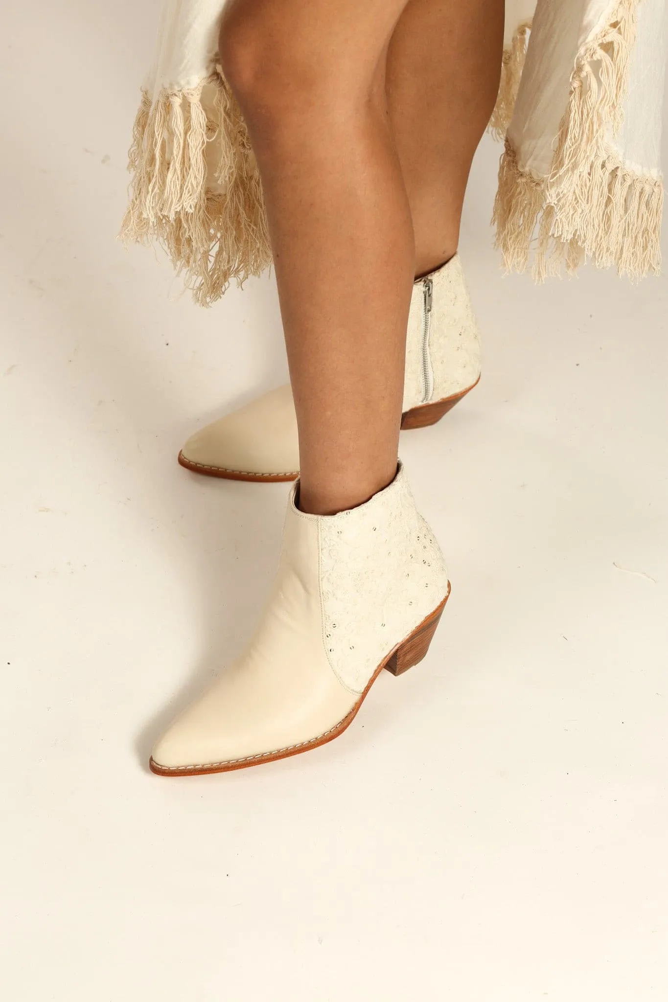 CREAM LEATHER CREME EMBROIDERED FABRIC BOOTS SEL