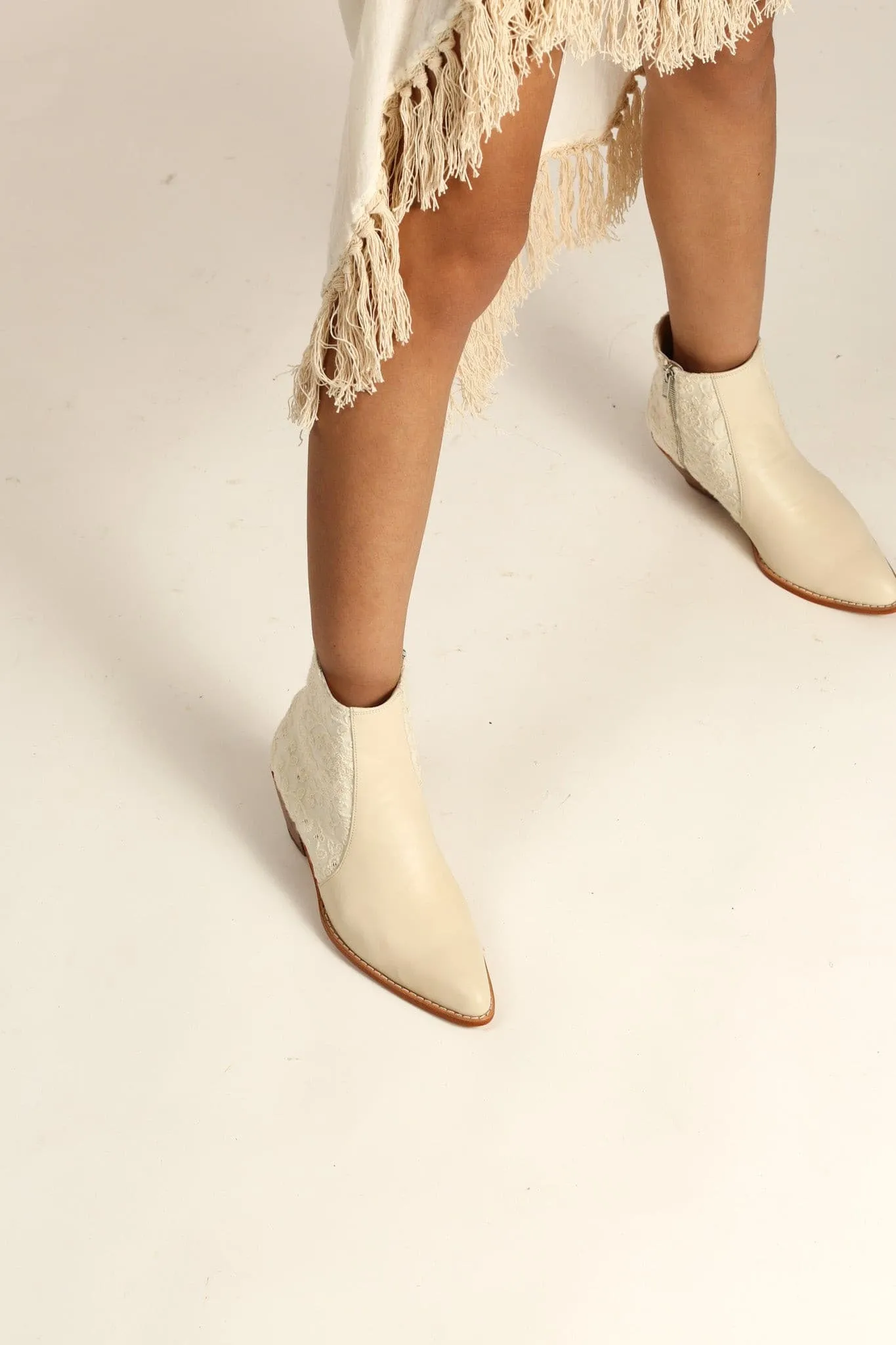 CREAM LEATHER CREME EMBROIDERED FABRIC BOOTS SEL