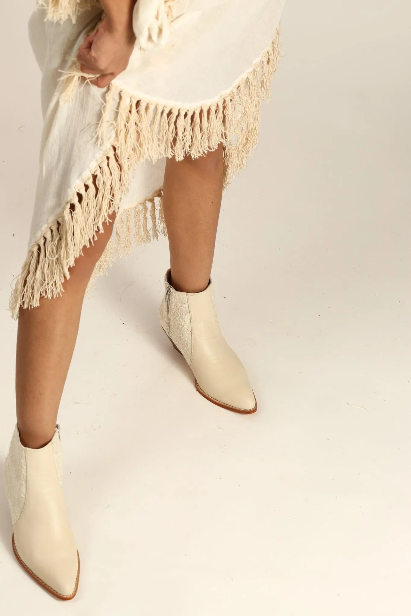 CREAM LEATHER CREME EMBROIDERED FABRIC BOOTS SEL